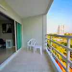 อพาร์ทเม้น Sea View At View Talay 5d With Large Balcony Pattaya