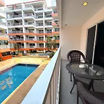 Pool-View Studio With Balcony - New Nordic Vip 4, Pratumnak