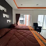 Bright Corner Pool-View Studio With Balcony - New Nordic Vip 3, Pratumnak