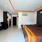 Cozy Pool-view With Balcony - New Nordic Vip 3, Pratumnak อพาร์ทเม้น