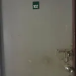Room 102 In Wanna Apt
