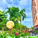 อพาร์ทเม้น Poolside Near Terminal 21 & Bus Station *