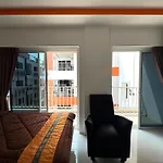 Bright Corner Pool-View Studio With Balcony - New Nordic Vip 3, Pratumnak