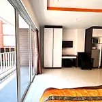 Cozy Pool-View Studio With Balcony - New Nordic Vip 3, Pratumnak