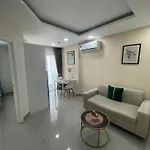 Cozy Condo With Swimming Pool, Gym, Sauna, Great Location, Near Beach, Easy Transport - Guest Friendly