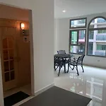 E01 Arcadia Beach Boutique 2-Bedroom Apartment, Big Tv, Netflix, Washer & Dryer