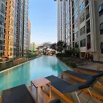 The Base - Nice Room In Middle Town