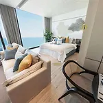 อพาร์ทเม้น Ultra-luxury Sea View At Arom *