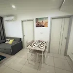 อพาร์ทเม้น Modern 2br Rooftop Swimming Pool Pratumnak Pattaya