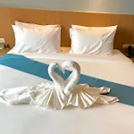 Poolside Near Terminal 21 & Bus Station * Pattaya