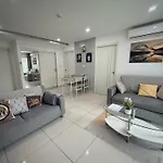 Cozy 2br Rooftop Swimming Pool Pratumnak อพาร์ทเม้น Pattaya