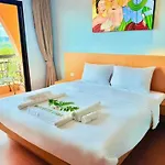 Pattaya Poolside Hotel Near Terminal 21 & Bus Station