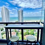 อพาร์ทเม้น 潘多拉酒店公寓一线海景 Pattaya