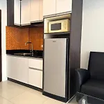 Comfortable Pool-view With Balcony - Pratumnak, อพาร์ทเม้น Pattaya