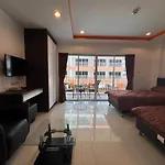 อพาร์ทเม้น Pool-view With Balcony - New Nordic Vip 4, Pratumnak Pattaya