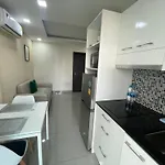 Cozy With Swimming Pool, Gym, Sauna, Great Location, Near Beach, Easy Transport - Guest Friendly