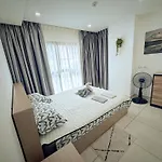 Modern 2br Rooftop Swimming Pool Pratumnak อพาร์ทเม้น Pattaya