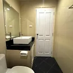อพาร์ทเม้น Comfortable Pool-view With Balcony - Pratumnak, Pattaya