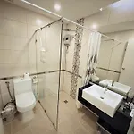 อพาร์ทเม้น Modern 2br Rooftop Swimming Pool Pratumnak Pattaya
