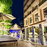 Poolside Near Terminal 21 & Bus Station * Pattaya