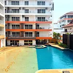 อพาร์ทเม้น Modern Pool-view With Balcony - Nordic Vip3, Pratumnak Hill