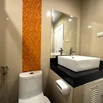 Comfortable Pool-view With Balcony - Pratumnak, อพาร์ทเม้น Pattaya