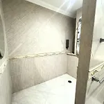 อพาร์ทเม้น Spacious 2-bedroom Pool-view - Executive 2, Pratumnak Pattaya