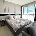 อพาร์ทเม้น The Panora Pratamnak High Floor Sea View Luxury 1 Bdr Pattaya
