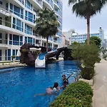 Grand Avenue D512 อพาร์ทเม้น