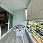 อพาร์ทเม้น Sea View With Large Balcony At View Talay 5d Pattaya
