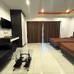อพาร์ทเม้น Comfortable Pool-view With Balcony - Pratumnak, Pattaya