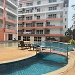Apartment Bright Corner Pool-view With Balcony - New Nordic Vip 3, Pratumnak Pattaya