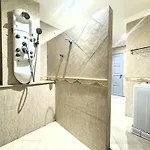 อพาร์ทเม้น Spacious 2-bedroom Pool-view - Executive 2, Pratumnak