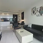 อพาร์ทเม้น Sea & View One Bedroom Near Pool & Wi-fi Thailand Pattaya