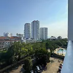 อพาร์ทเม้น Sea View With Large Balcony At View Talay 5d