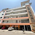 Pool-view With Balcony - New Nordic Vip 4, Pratumnak *