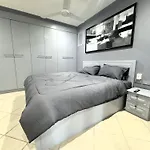 อพาร์ทเม้น Spacious 2-bedroom Pool-view - Executive 2, Pratumnak *