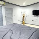 Spacious 2-bedroom Pool-view - Executive 2, Pratumnak *
