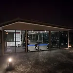 อพาร์ทเม้น Cozy 2br Rooftop Swimming Pool Pratumnak