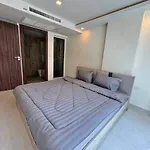 Grand Avenue - * Pattaya