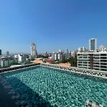 Cozy With Swimming Pool, Gym, Sauna, Great Location, Near Beach, Easy Transport - Guest Friendly อพาร์ทเม้น *