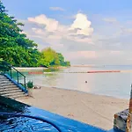 Modus Beachfront อพาร์ทเม้น *