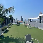 Cozy With Swimming Pool, Gym, Sauna, Great Location, Near Beach, Easy Transport - Guest Friendly อพาร์ทเม้น *