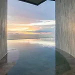 อพาร์ทเม้น Ultra-luxury Sea View At Arom *