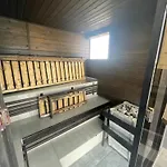 Cozy With Swimming Pool, Gym, Sauna, Great Location, Near Beach, Easy Transport - Guest Friendly อพาร์ทเม้น *