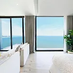 Ultra-luxury Sea View At Arom อพาร์ทเม้น Pattaya