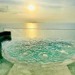 อพาร์ทเม้น Ultra-luxury Sea View At Arom *