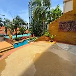 Spacious 2-bedroom Pool-view - Executive 2, Pratumnak