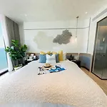 อพาร์ทเม้น Ultra-luxury Sea View At Arom Pattaya
