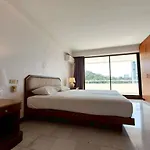 The Monaco โรงแรม